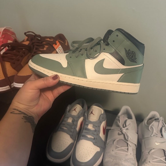 Nike Air Jordan 1 Mid Teal and White Sneakers EUC - Picture 1 of 5